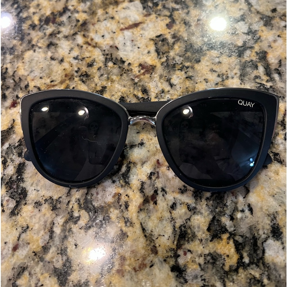 Quay sunglasses! In GREAT Condition. Hardly worn and no scratches s